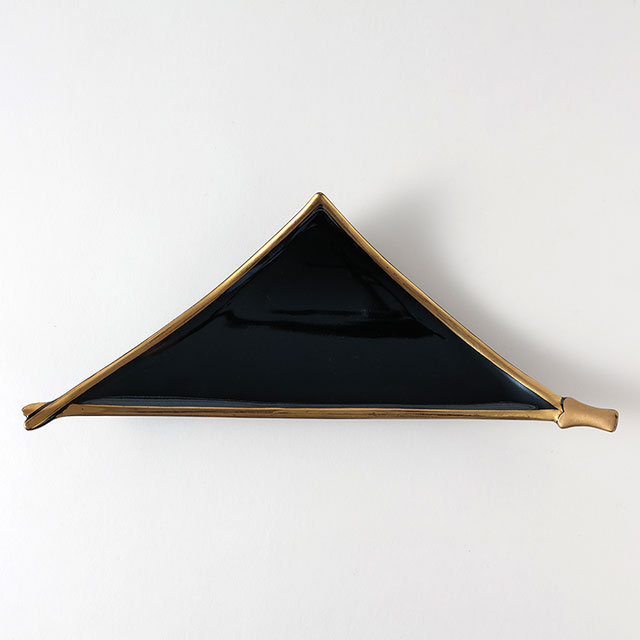 和　黒むすび皿　周りゴールド