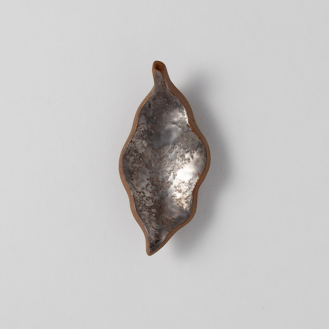 箸置 有田焼木の葉 銀彩