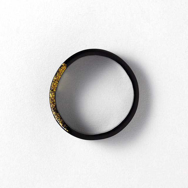 箸置 黒リング金ポイント