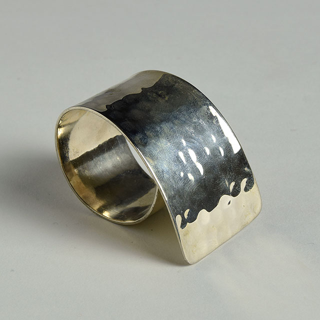 ナプキンリング　銀色　うろこ