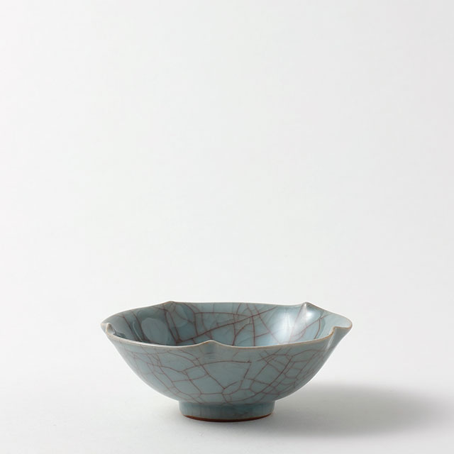 青磁梅型　浅小鉢　ヒビ赤