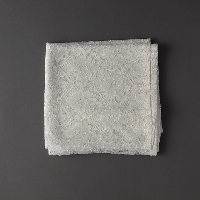 テーブルクロス　オフホワイト　レース花　100×100