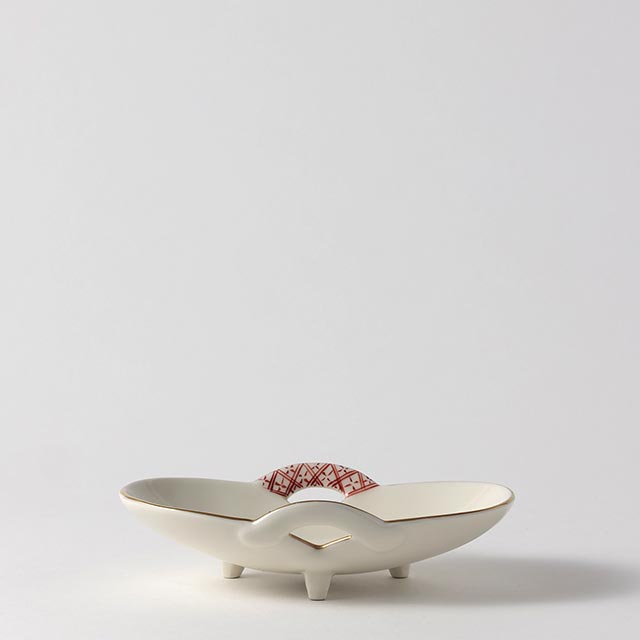 有田焼　ベージュのぞき平小鉢