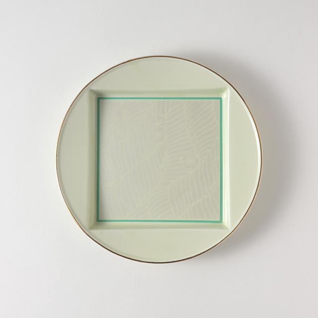 銀彩彫皿(内側正角)19cm