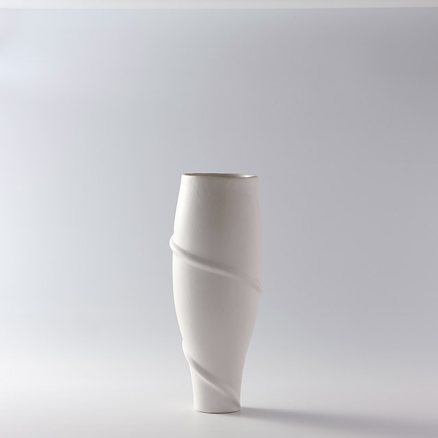 saya 白 ロングドレープ花器