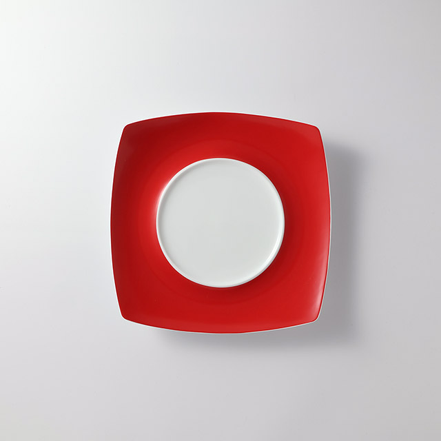 スクエア皿赤　センター白丸　Motenashi（大）