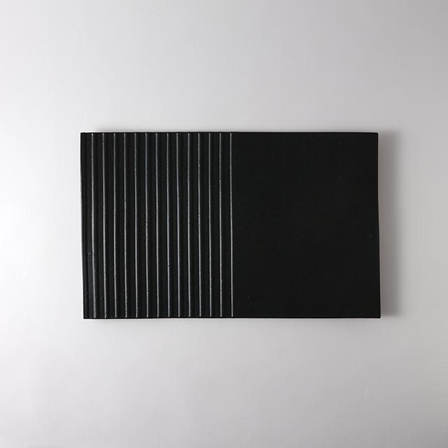 Bb 黒陶器長角皿 波ハーフ