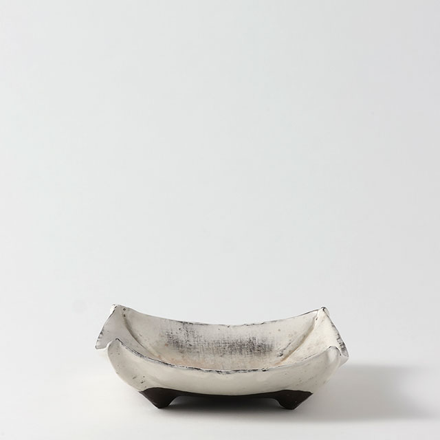 tatara　白／茶　正角皿　20cm