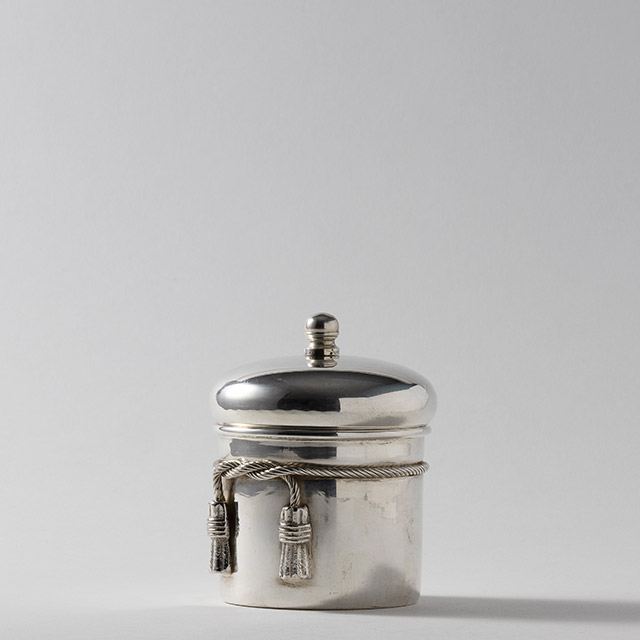 シルバー　蓋付き小物入れ