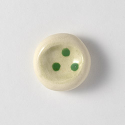 箸置　クリーム地緑ドット