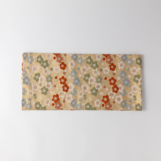 テーブルランナー　帯地梅の花