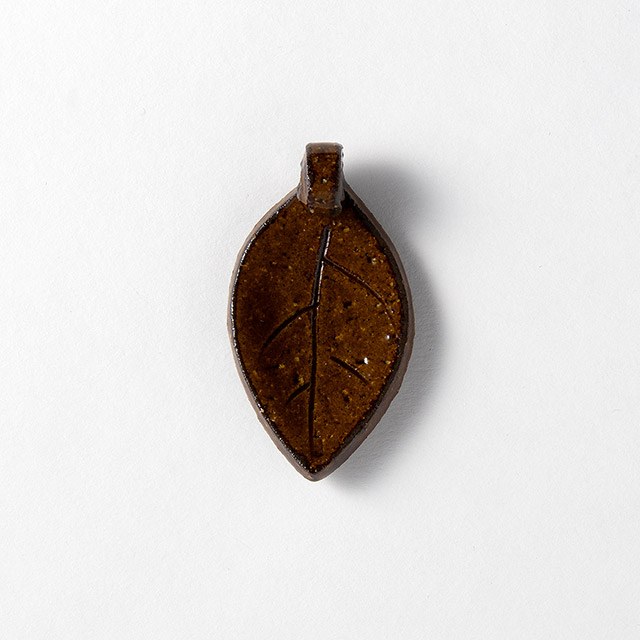 箸置 茶一色の葉