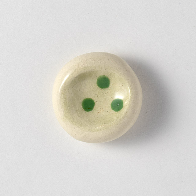 箸置 クリーム地緑ドット