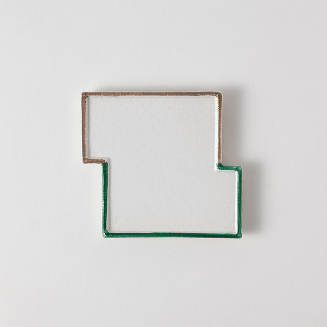 角皿　白地グリーン／金ライン　角違い