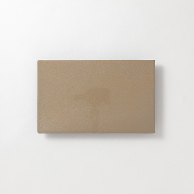 長角ゴールド・ベージュ脚付きプレート　大