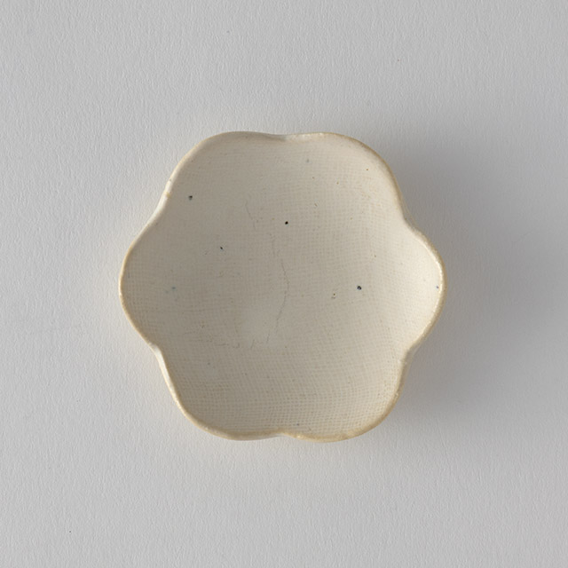 Madu フリルミニ小皿 7.5 オフホワイト