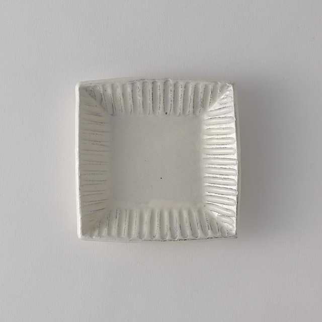 長尾徳太郎　粉引リム正角（小）