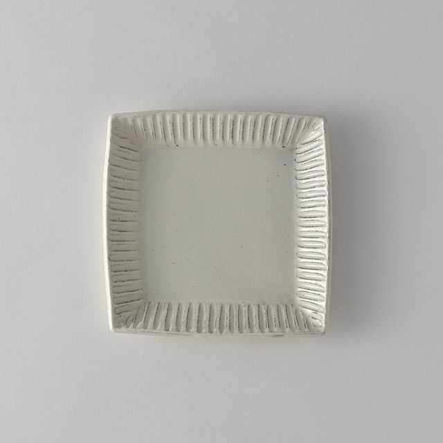 長尾徳太郎　粉引リム正角（中）