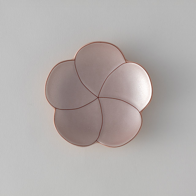 有田焼 捻り梅形12cm皿 ピンク(線細)