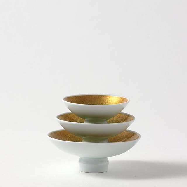 秘色の湖　盃　白／金　３段