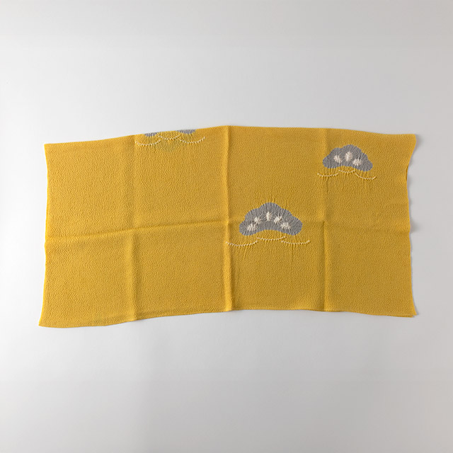 風呂敷　絞染黄色絹（グレー松）