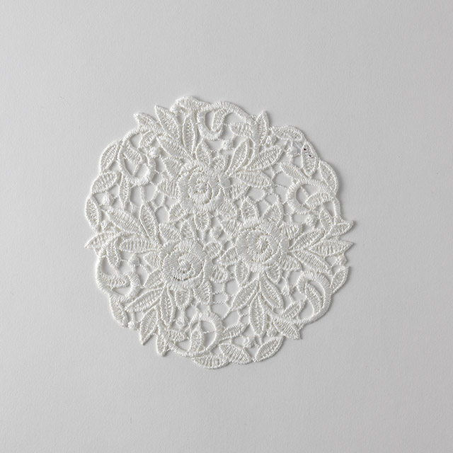 円形　レース　縁なし白マット16cm