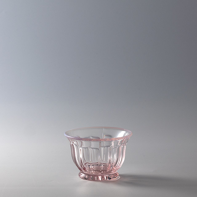 ピンクの小鉢 白ライン