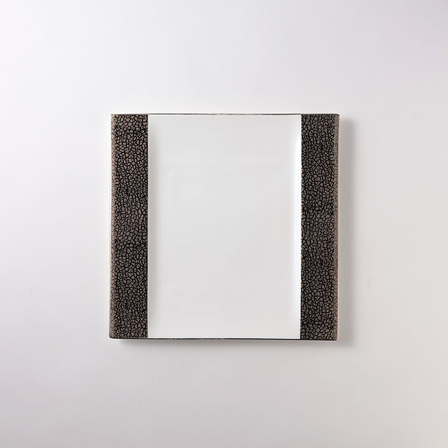 Deva白地角皿　サイド黒　小