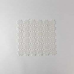 テーブルセンター28×28 白モチーフ