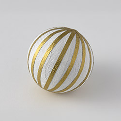 Mari　白に金　medetaya