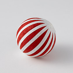 Mari　赤に白　medetaya