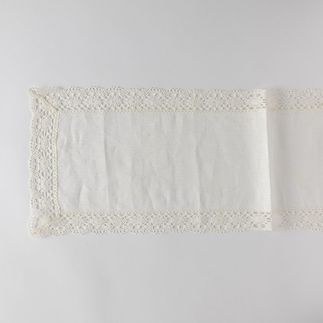 白テーブルランナー　82×26 HEMIN