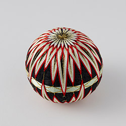 手まり　黒ベース　若緑・赤・白・紺・金