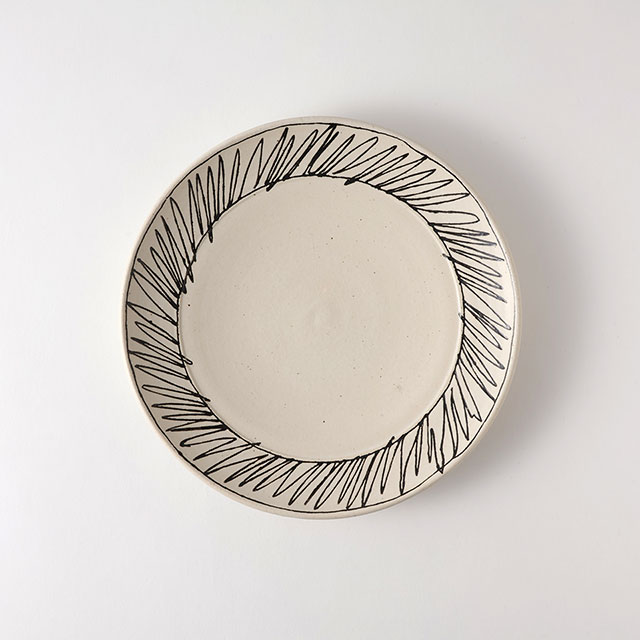 都丸俊夫 丸皿ベージュ 渕黒模様 22.5