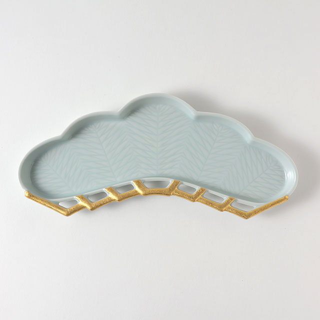 青白磁　五山の松皿　金ポイント　27.5