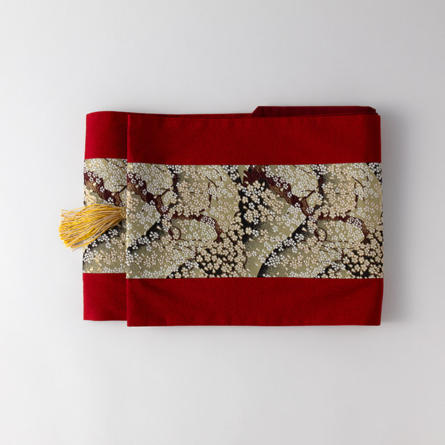 賢翆舎テーブルランナー 朱地 金・白 花