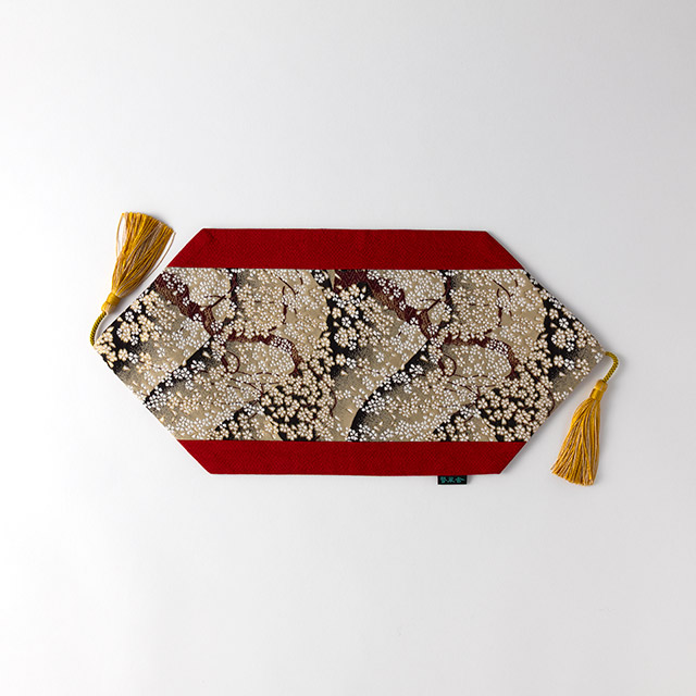 賢翆舎テーブルマット 朱地 金・白・花 房付き
