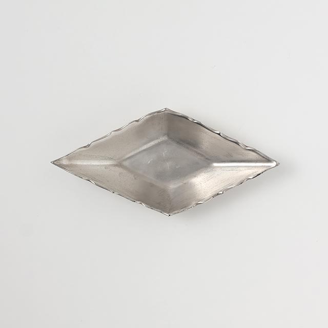 木下和美　黒釉菱形皿18.5×8.5