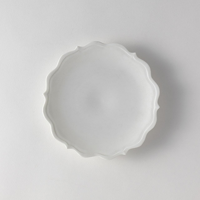 木下和美 白磁輪花丸皿18cm
