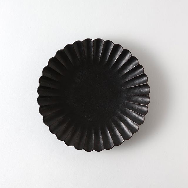 黒釉　花型黒丸小皿　15cm