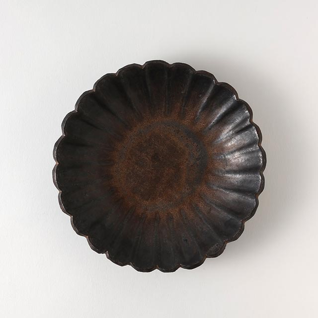 堂本正樹　黒錆丸花型皿　17cm