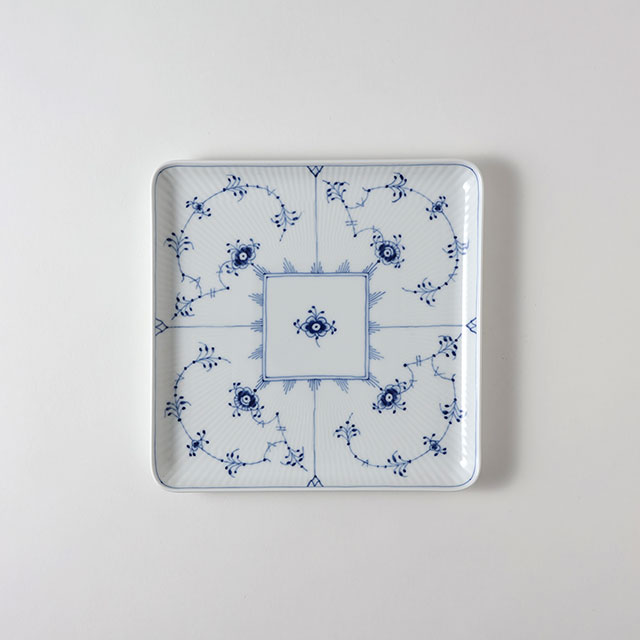 ロイヤルコペンハーゲン ブルーフルーテッドプレーンスクエアプレート(クラシック50%|旧3,300円)