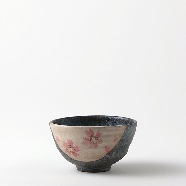 後河内隆継　飯碗黒地ピンク花