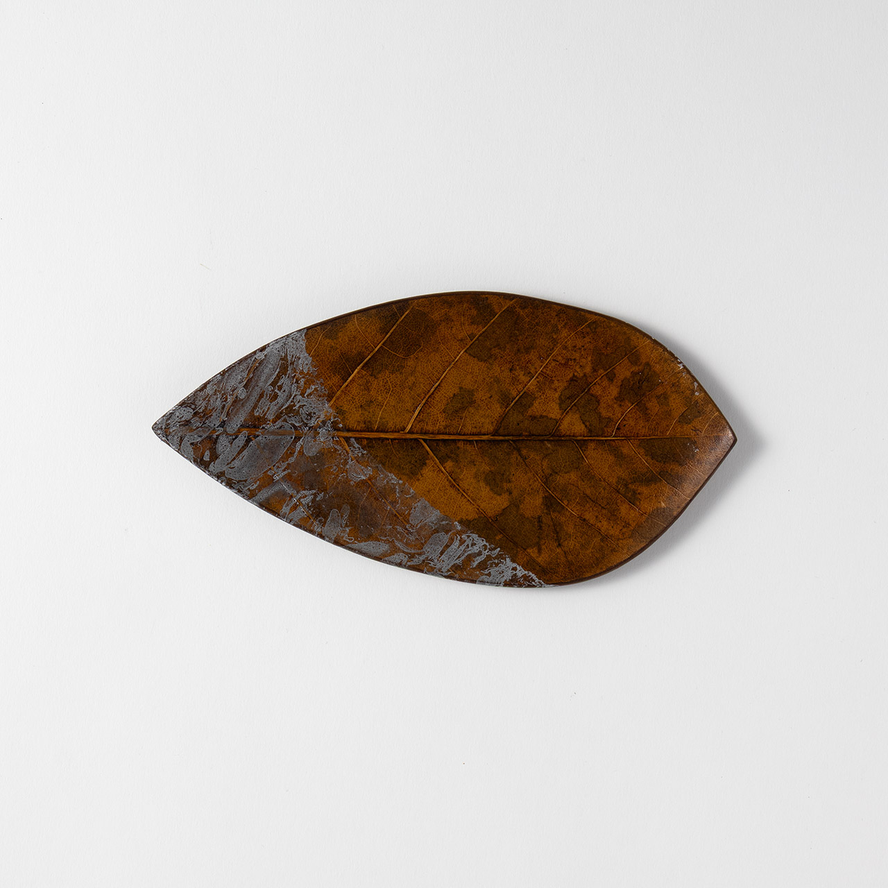 リーフ型皿 茶/銀色