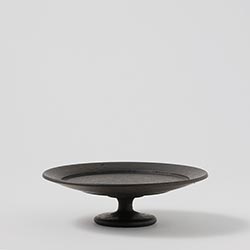 黒釉台付皿