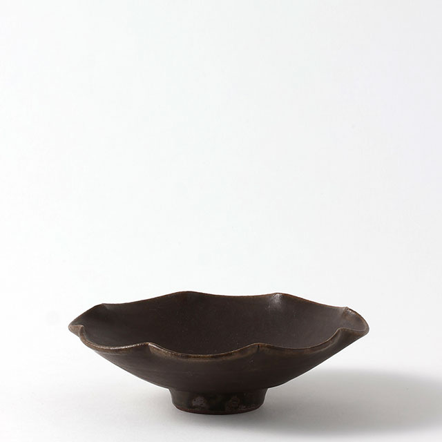 古谷浩一 錆釉輪花鉢 黒茶