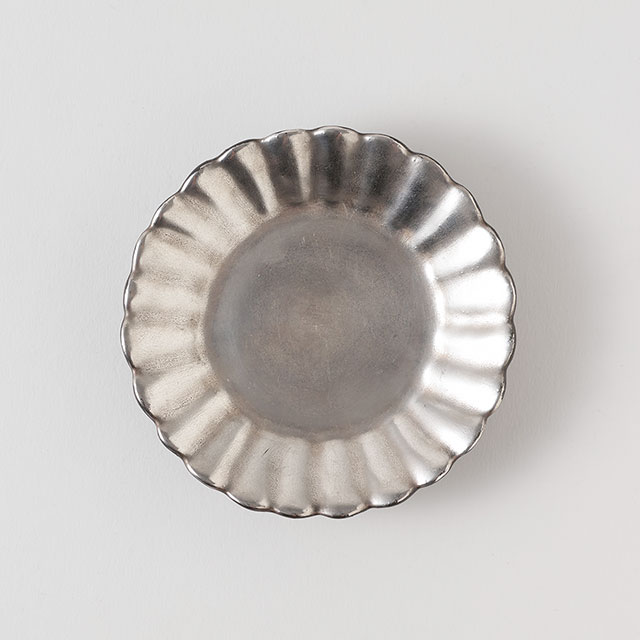 小皿　イタリアピューター菊割10.5cm丸