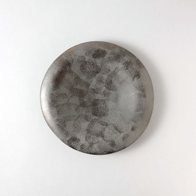 吉右エ門　銀タタキ丸皿21cm