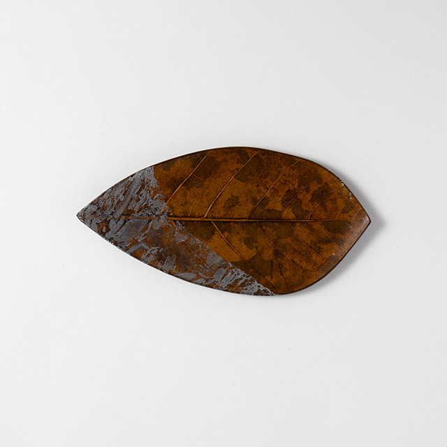 リーフ型皿 茶/銀色