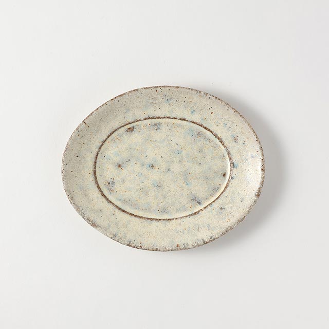 花田智枝子　錆板楕円皿　白